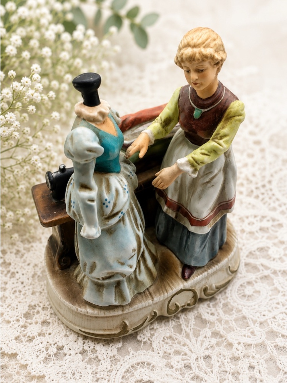 Beautiful Vintage Porcelain Dressmaker Japan made ( 1940’s )
